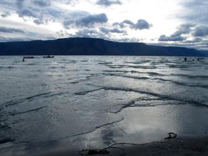 Bukan Laut, Ini Danau Toba Dilihat dari Pantai Parbaba