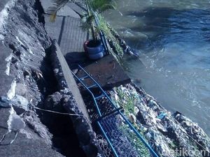 Diguyur Hujan Deras, Jalan Inspeksi di Pandeyan Yogya Ambrol