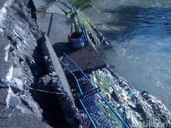 Diguyur Hujan Deras, Jalan Inspeksi di Pandeyan Yogya Ambrol