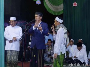 Jawaban Santri Ponpes Langitan Ini Bikin Jokowi Tertawa