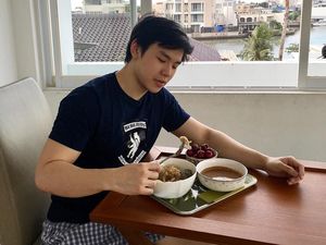 Ini 9 Potret Anak Sulung Ahok Saat Makan Makanan Sehat dan Makan Bareng Pacar