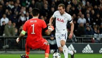 Buffon beberapa kali menepis usaha Harry Kane untuk menjebol gawang Juve. (Foto: John Sibley/Action Images via Reuters)