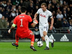 Buffon beberapa kali menepis usaha Harry Kane untuk menjebol gawang Juve. (Foto: John Sibley/Action Images via Reuters)