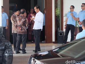 Tiba di Jatim, Jokowi Berbincang dengan Pakde Karwo