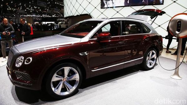 Mobil SUV Mewah Inggris Kena Setrum Juga