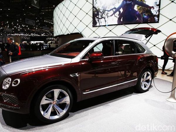 Mobil SUV Mewah Inggris Kena Setrum Juga
