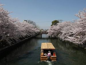 Foto: 5 Destinasi Terbaik Dunia di Bulan April