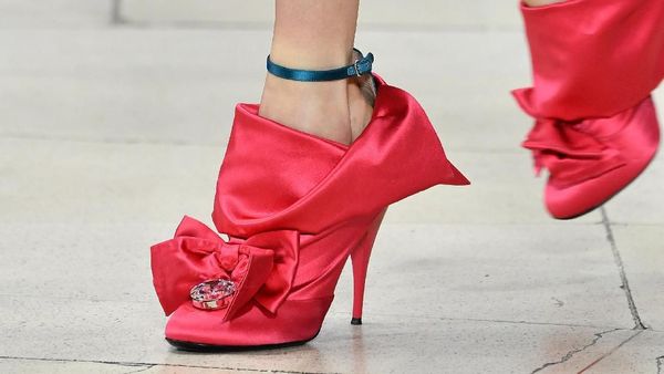 Foto: Deretan Sepatu Unik di Paris Fashion Week Fall-Winter 2018
