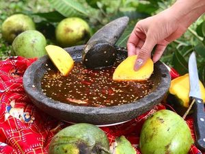 Dari 10 Racikan Rujak Buah Pedas Ini, Mana yang Paling Kamu Suka?