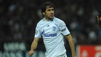 5. Dalam balutan seragam Real Madrid dan kemudian Schalke, Raul Gonzalez tercatat sudah tampil dalam 144 pertandingan Liga Champions termasuk di kualifikasi. Ia pensiun tahun 2015. (Foto: Valerio Pennicino/Getty Images)