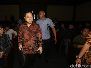 Setya Novanto Ngaku Tak Tahu Dipasangi Infus Anak Setya Novanto Ngaku Tak Tahu Dipasangi Infus Anak