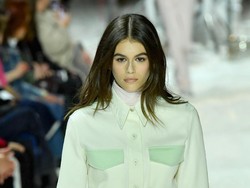 Koleksi Perdana Anak Cindy Crawford x Karl Lagerfeld, Seperti Apa?