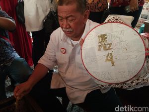 Datangi Sentra Batik Cirebon, Demiz Soroti Regenerasi Perajin Batik