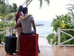 Berani Liburan Pakai Utang? (2)