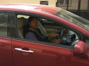 Tadinya Tukang Sapu, Wanita Ini Sekarang Kendarai Mobil Mewah