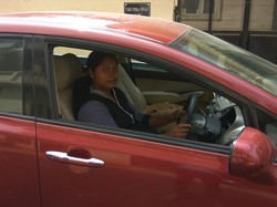 Tadinya Tukang Sapu, Wanita Ini Sekarang Kendarai Mobil Mewah