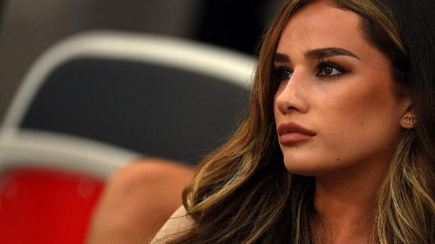 Kekasih Dele Alli, Ruby Mae bakal mempertimbangkan situasi di Rusia sebelum memutuskan hadir di Piala Dunia 2018.