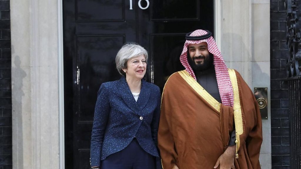Momen Putra Mahkota Saudi Bertemu dan Salaman dengan PM Inggris