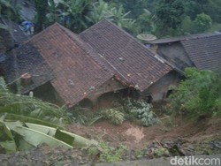 Longsor Rusak 7 Rumah Warga di Purworejo