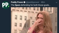 Pertahanan Spurs sempat menurun drastis di laga kali ini, tepatnya di awal babak kedua di mana gawang mereka harus kebobolan dua kali dengan cepat. (Foto: Twitter @paddypower)