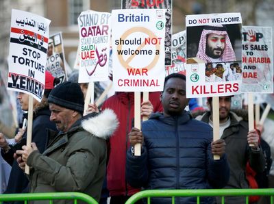 Foto: Demo Yaman Warnai Kunjungan Putra Mahkota Saudi di Inggris