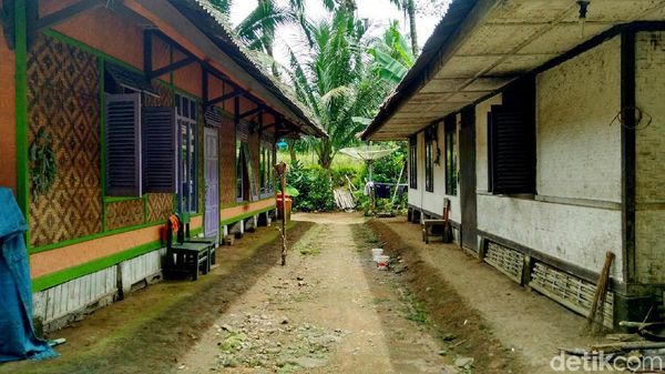 Rumah Tanpa Tembok di Kampung Adat Kuta
