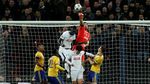 Gianluigi Buffon Si Tua-tua Keladi