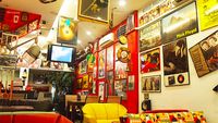 Di Kafe Ini Bisa Nostalgia dengan Musik Oldies dari PH dan Nikmati Meringue Tart