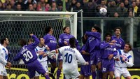 Brescia jadi klub terakhir Roberto Baggio sebelum pensiun. Tak ada lagi pemain lain yang memakai nomor 10 di klub itu. (Grazia Neri/ALLSPORT)
