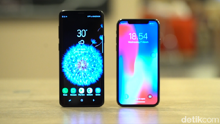 Samsung Galaxy S9+ dan iPhone X. Foto: Yulius Dimas Wisnu Adi Winarto/detikINET