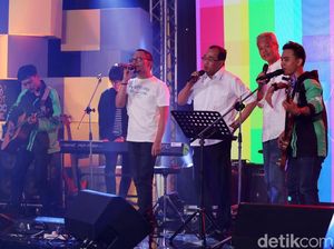 Heboh! Geng Ojol Joget Bareng Para Menteri