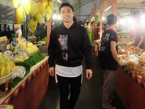 Lihat Nih, Ketika Mario Kahitna Cicipi Kungfu Tea hingga Mampir Beli Buah ke Pasar