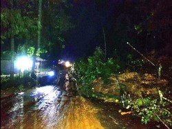 Tebing di Jalan Jonggol Longsor, Arus Lalu Lintas Buka Tutup