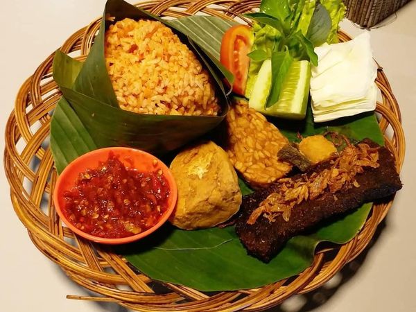 Raos Pisan! Nasi Timbel dan Lauk Sunda Pilihan Netizen yang Bikin Ngiler