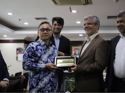 Terima Dubes Iran, Zulkifli Hasan Banggakan Toleransi di Indonesia