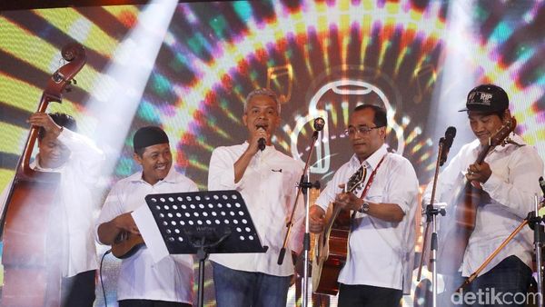 Penampilan Spesial Budi Karya Sumadi Featuring Ganjar Pranowo dan Olala Band