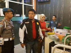 Ketakutan saat Razia Narkoba, 2 Pemandu Lagu Kencing di Celana