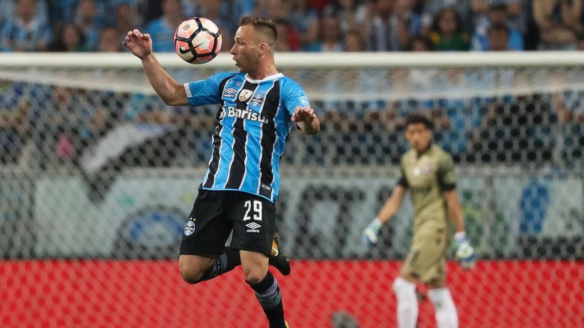 Arthur Melo, gelandang Gremio yang dikabarkan merapat ke Barcelona. (Foto: Buda Mendes/Getty Images)