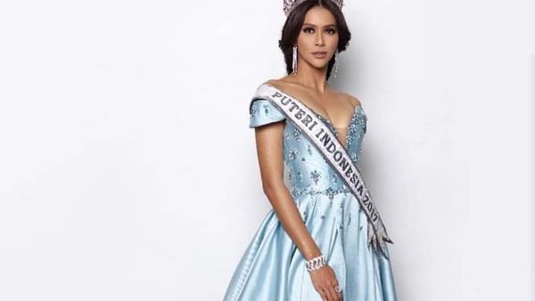 Cantiknya Bunga Jelitha yang Akan Lepas Mahkota Puteri Indonesia Malam Ini