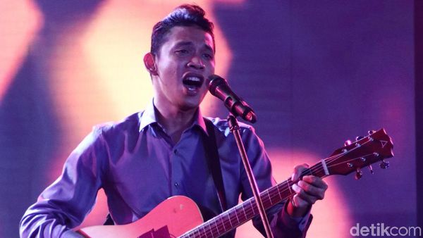 Yakob Ajarkan untuk Setia di dHOT Music Day 2018