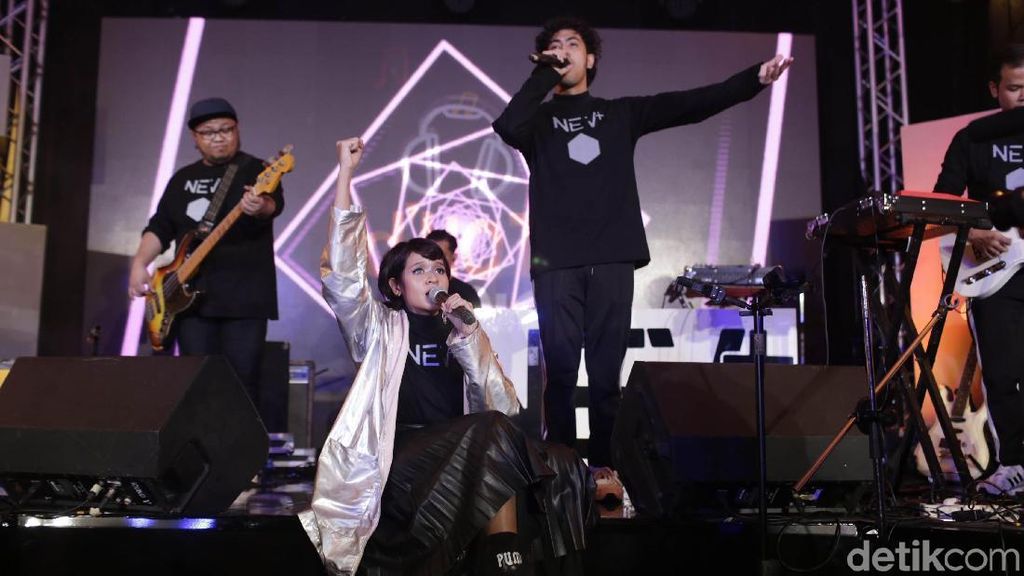 NEV+ Dea Sukses Tutup dHOT Music Day 2018 NEV+ Dea Sukses Tutup dHOT Music Day 2018