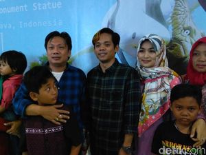 Dua Pelawak Jatim yang Sempat Ditahan di Hong Kong Tiba di Surabaya