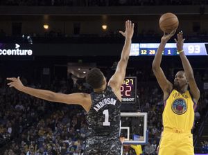 Diwarnai Cedera Curry, Warriors Kalahkan Spurs