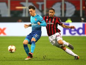 Mesut Oezil Dinamo Serangan Arsenal