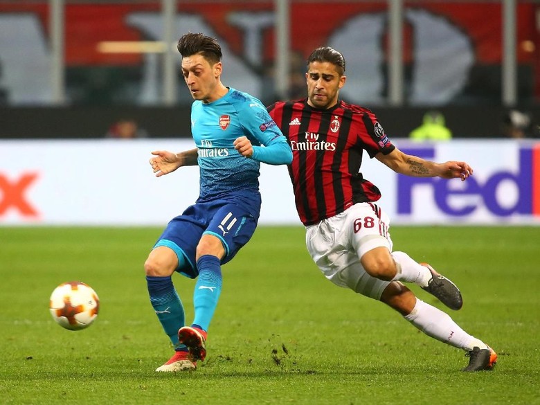 Mesut Oezil Dinamo Serangan Arsenal Mesut Oezil Dinamo Serangan Arsenal