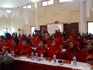 Hasto Minta Kader Perempuan PDIP Perkuat Peradaban Politik