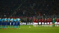 Arsenal bertandang ke Milan dalam laga leg pertama babak 16 besar Liga Europa, Jumat (9/3/2018) dinihari WIB. Pertandingan dimulai dengan momen mengheningkan cipta untuk Davide Astori, bek Fiorentina yang meninggal dunia akhir pekan lalu. (Foto: Alessandro Bianchi/ REUTERS)