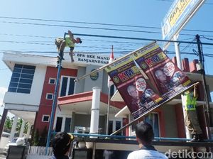 Puluhan APK Cagub-Cawagub Jateng di Banjarnegara Ditertibkan
