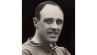 Fred Hopkin (1895-1970) lebih dulu membela MU pada kurun waktu 1919–1921. Penampilannya membuat Hopkin digaet Liverpool, tempatnya memainkan lebih dari 300 laga selama 1921–1931. (Foto: playupliverpool.com)