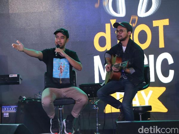 Vidi Aldiano Kirim Cinta di dHOT Music Day 2018